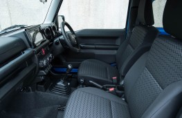 Suzuki Jimny, front seats